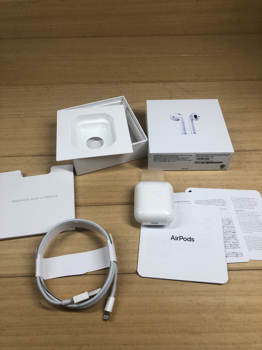 Apple AirPods 4 con cancelación de ruido.